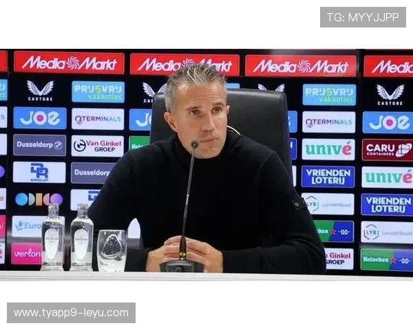 范佩西正式接任球队主帅,开启新征程! 范佩西正式接任球队主帅,开启新征程!